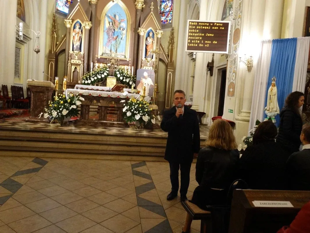 "Idźmy naprzód z nadzieją". Obchody Dnia Papieskiego w Ostrowi Mazowieckiej (zdjęcia)