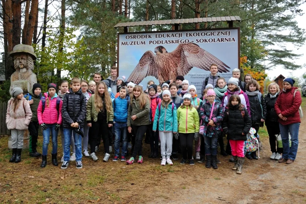 Uczniowie z SP nr 3 w białostockiej sokolarni (zdjęcia)