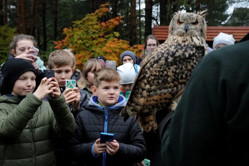 Uczniowie z SP nr 3 w białostockiej sokolarni (zdjęcia)