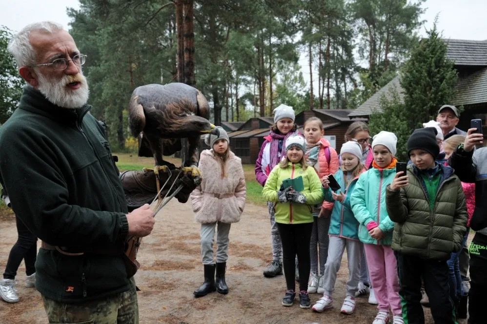 Uczniowie z SP nr 3 w białostockiej sokolarni (zdjęcia)