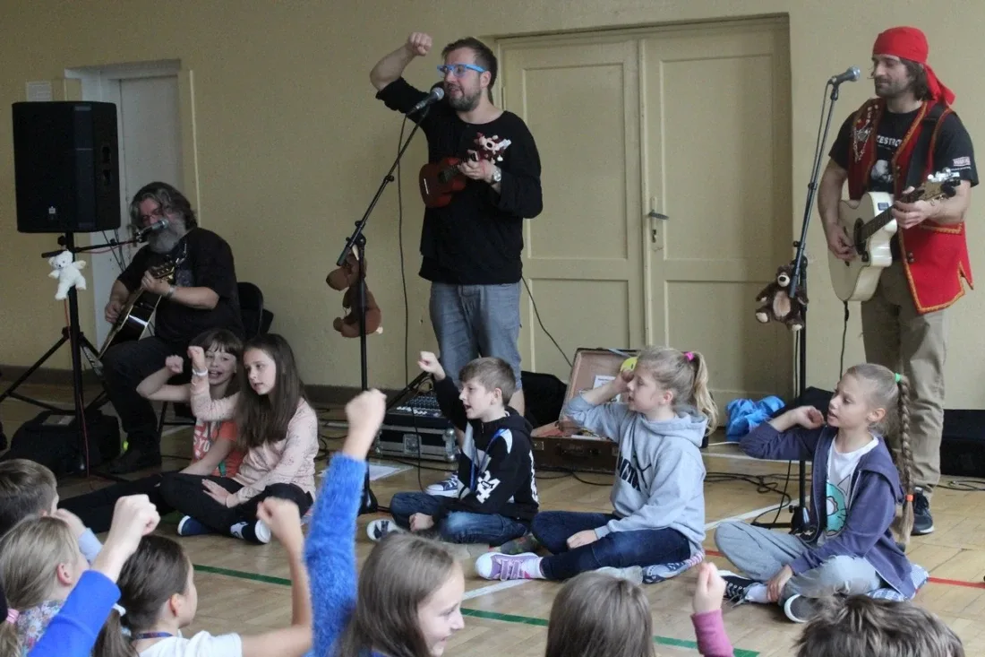 Małe piosenki o wielkich sprawach - koncert w SP1 (zdjęcia)