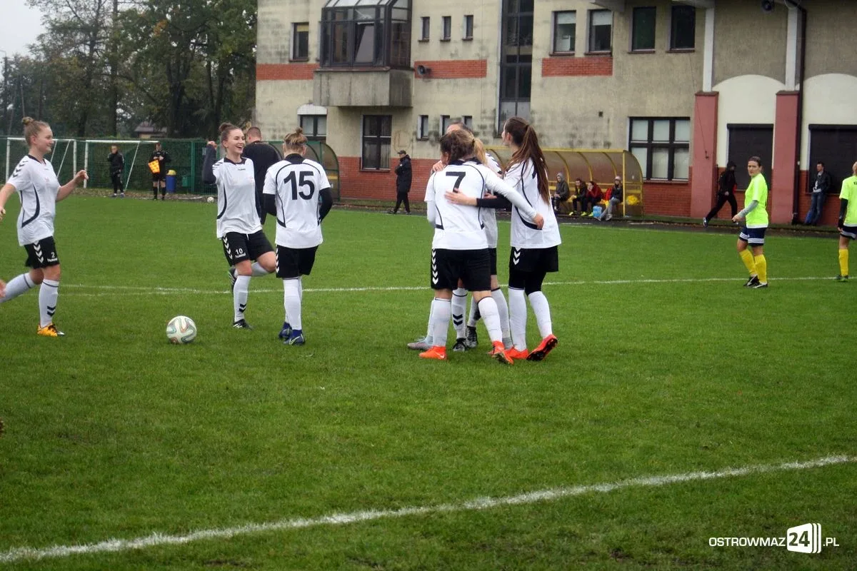 Ostrovia rozbita przez zespół z Płocka (zdjęcia)