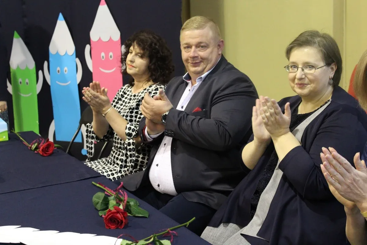 Serce pierwszaków zadrżało. Ślubowanie w "Jedynce" (zdjęcia)