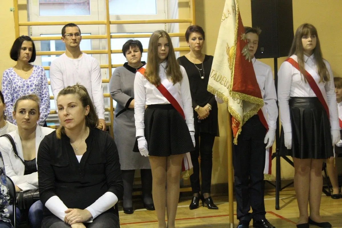 Serce pierwszaków zadrżało. Ślubowanie w "Jedynce" (zdjęcia)