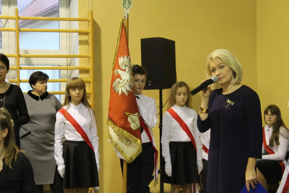 Serce pierwszaków zadrżało. Ślubowanie w "Jedynce" (zdjęcia)