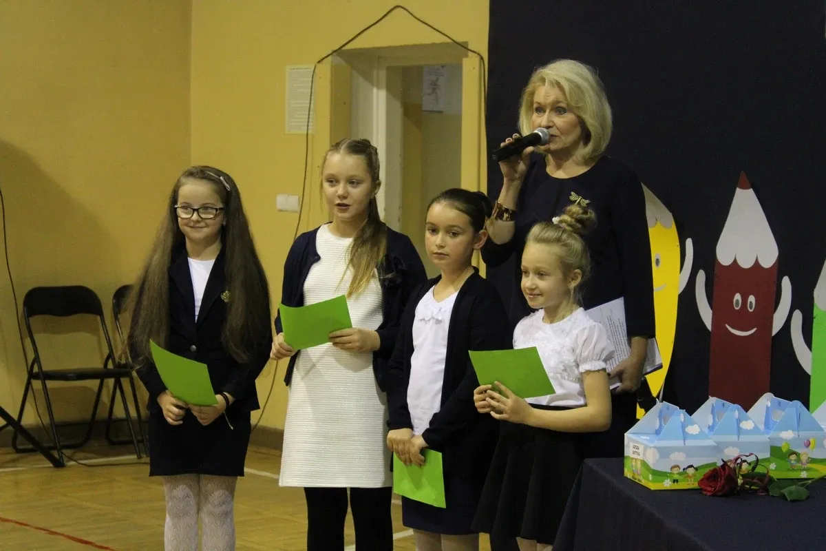 Serce pierwszaków zadrżało. Ślubowanie w "Jedynce" (zdjęcia)