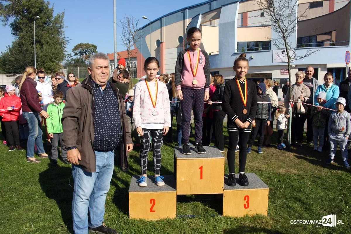 Szkolne mistrzostwa miasta w indywidualnych biegach przełajowych (zdjęcia)