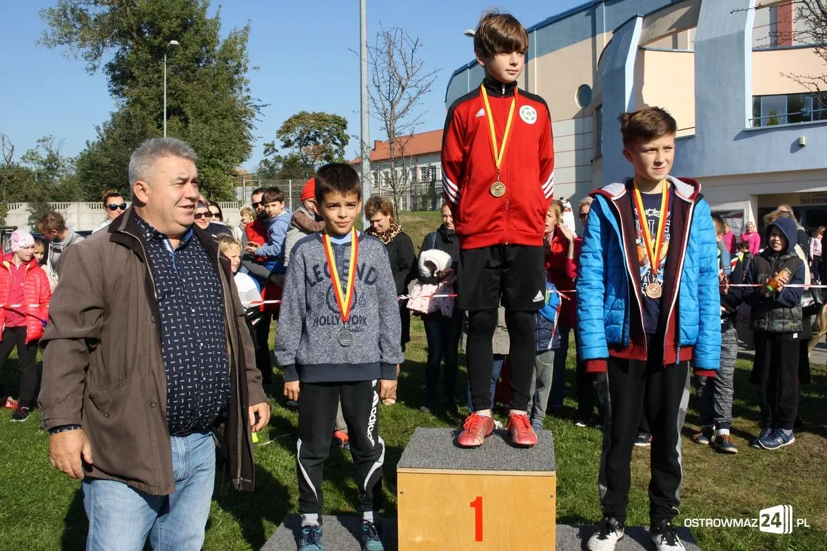 Szkolne mistrzostwa miasta w indywidualnych biegach przełajowych (zdjęcia)