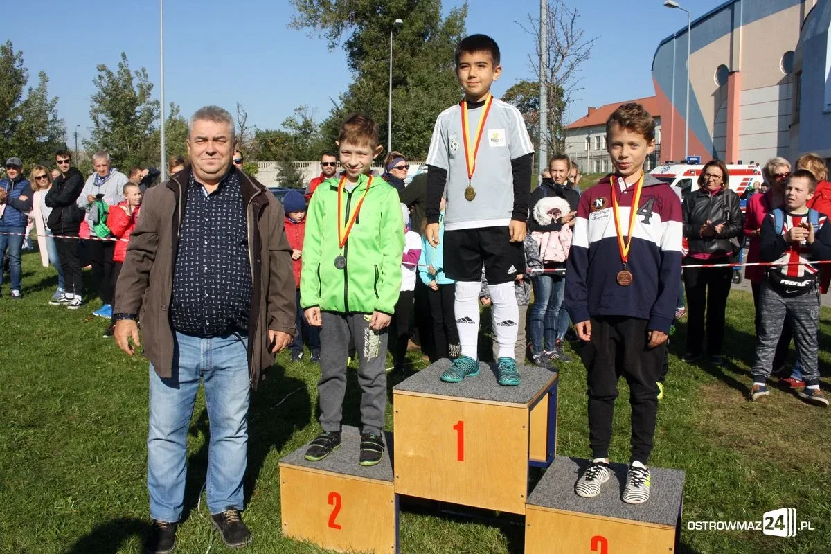 Szkolne mistrzostwa miasta w indywidualnych biegach przełajowych (zdjęcia)