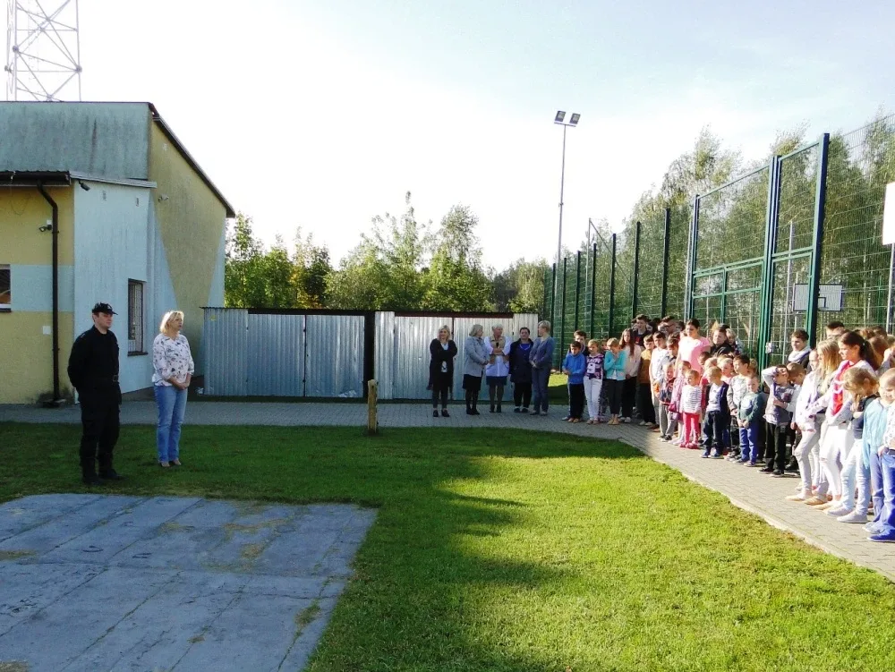 Ewakuowano około 150 osób ze szkoły w Jelonkach (zdjęcia)