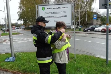 Kamizelki odblaskowe dla ostrowian (zdjęcia)