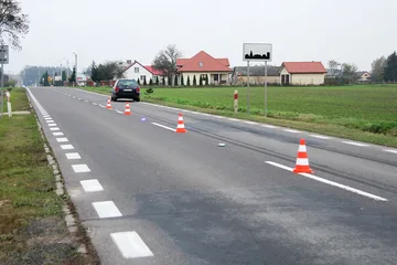 Kolejny wypadek na drodze wojewódzkiej nr 627. Utrudnienia w ruchu (zdjęcia)