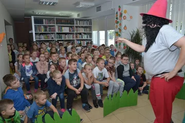 Burmistrz Marek Młyński czytał dzieciom (zdjęcia)
