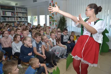 Burmistrz Marek Młyński czytał dzieciom (zdjęcia)