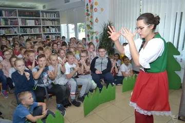 Burmistrz Marek Młyński czytał dzieciom (zdjęcia)