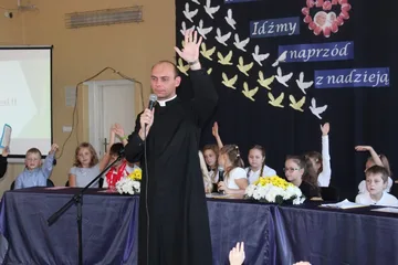 Najmłodsi w hołdzie papieżowi (zdjęcia)