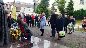 "Idźmy naprzód z nadzieją". Obchody Dnia Papieskiego w Ostrowi Mazowieckiej (zdjęcia)