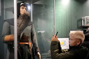 Uczniowie z SP nr 3 w białostockiej sokolarni (zdjęcia)