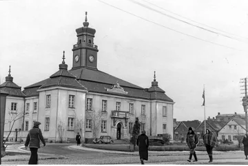 Ratusz miejski na przestrzeni lat. Tak się zmieniał (zdjęcia)