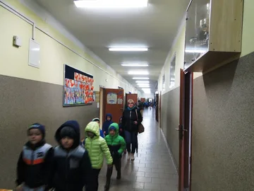 Ewakuowano ponad 450 osób. Społeczność szkolna "Trójki" bezpieczna (zdjęcia)
