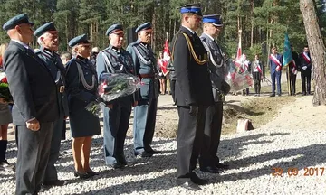 Odsłonili tablicę upamiętniającą ppor. Aleksandra Kuleszę (zdjęcia)