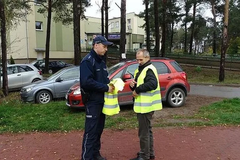 Kamizelki odblaskowe dla ostrowian (zdjęcia)