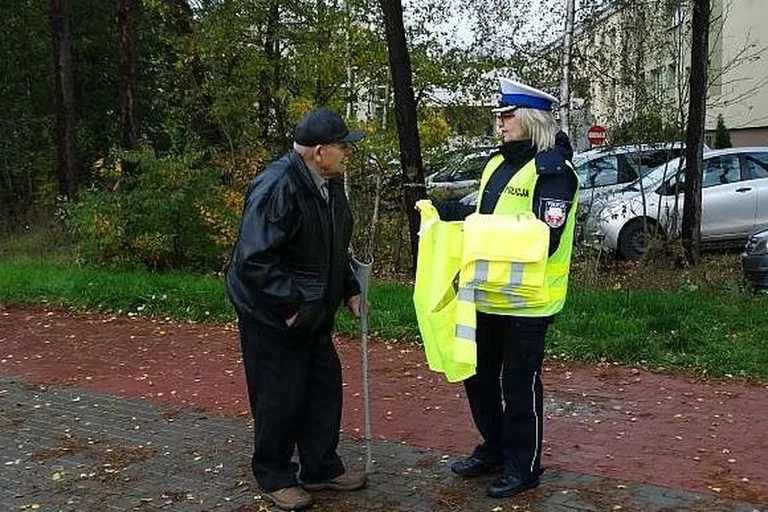 Kamizelki odblaskowe dla ostrowian (zdjęcia)