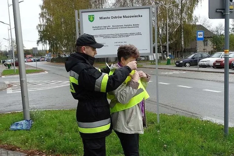 Kamizelki odblaskowe dla ostrowian (zdjęcia)