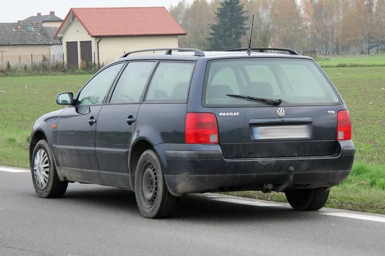 Kolejny wypadek na drodze wojewódzkiej nr 627. Utrudnienia w ruchu (zdjęcia)