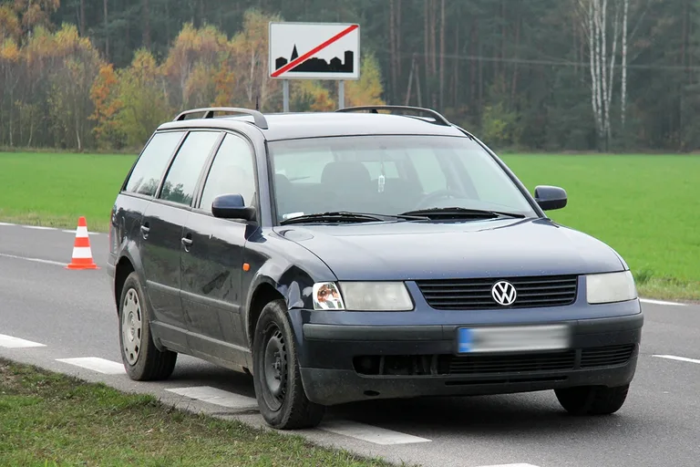 Kolejny wypadek na drodze wojewódzkiej nr 627. Utrudnienia w ruchu (zdjęcia)