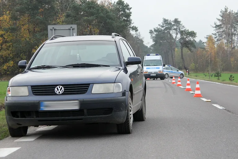 Kolejny wypadek na drodze wojewódzkiej nr 627. Utrudnienia w ruchu (zdjęcia)