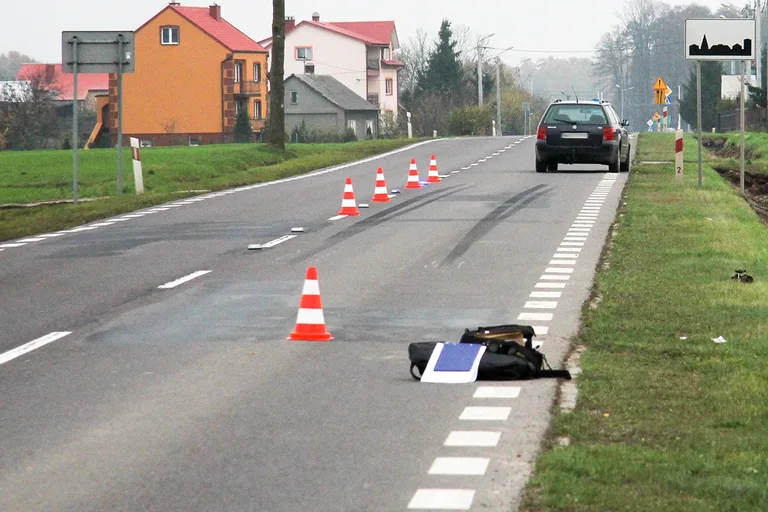 Kolejny wypadek na drodze wojewódzkiej nr 627. Utrudnienia w ruchu (zdjęcia)