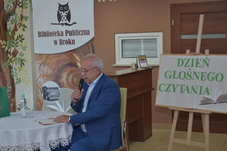 Burmistrz Marek Młyński czytał dzieciom (zdjęcia)