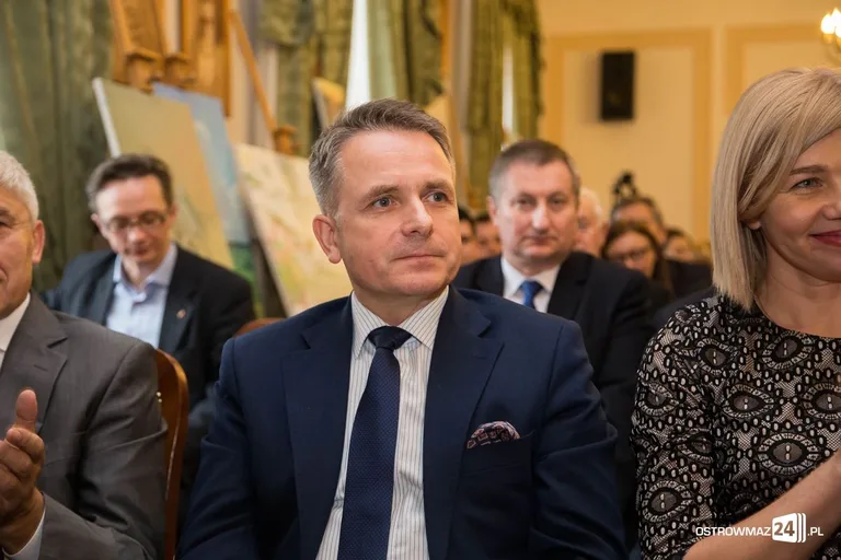 Miejskie obchody Dnia Edukacji Narodowej (zdjęcia, wideo)