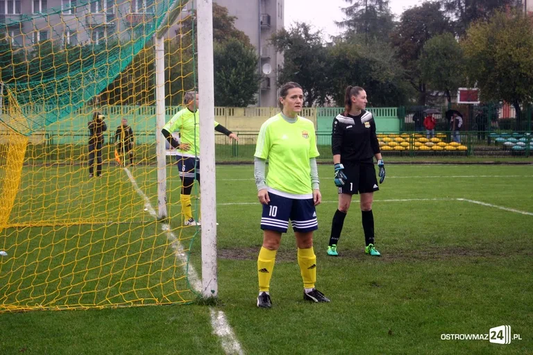 Ostrovia rozbita przez zespół z Płocka (zdjęcia)