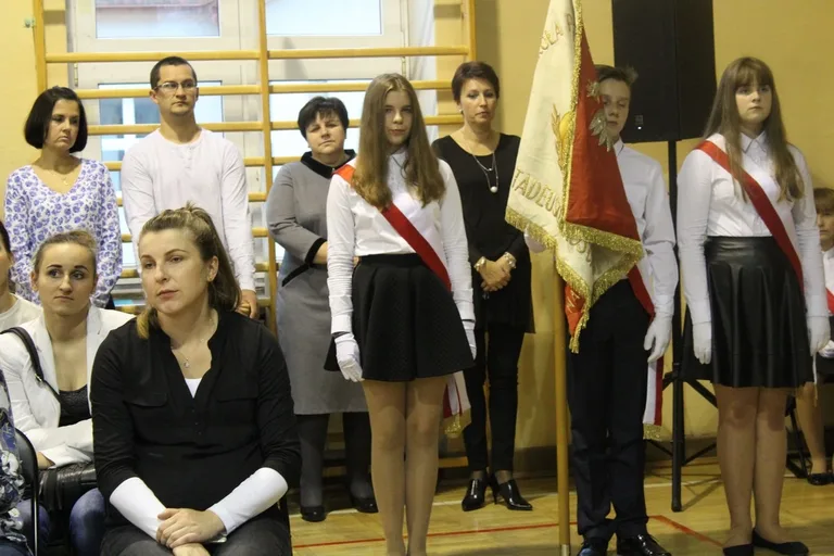 Serce pierwszaków zadrżało. Ślubowanie w "Jedynce" (zdjęcia)