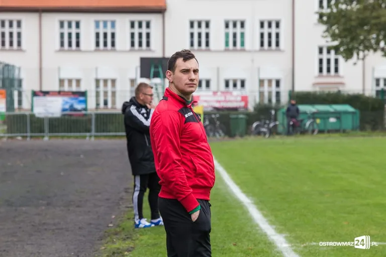 Ostrovia bezradna w starciu ze Żbikiem (zdjęcia, wideo)