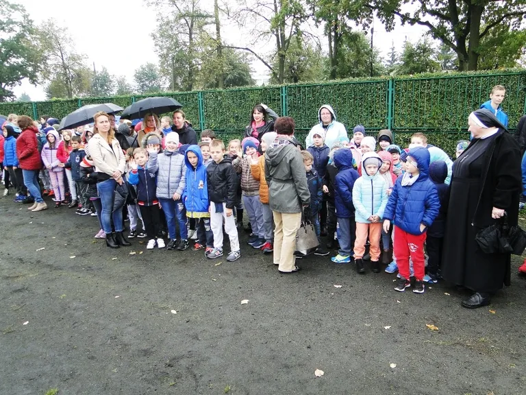 Ewakuowano ponad 450 osób. Społeczność szkolna "Trójki" bezpieczna (zdjęcia)