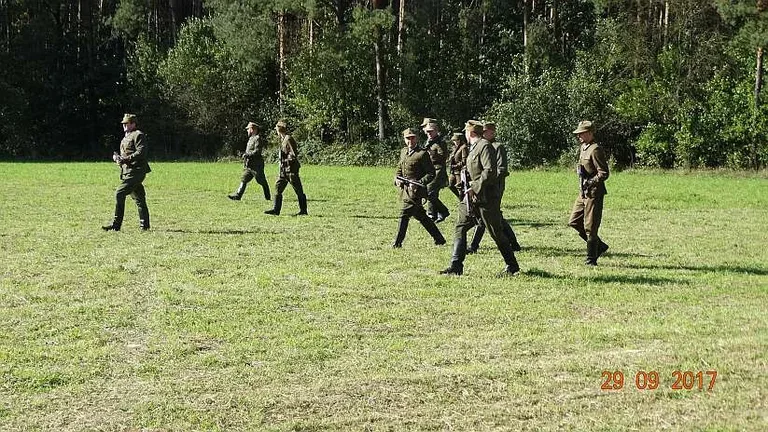 Odsłonili tablicę upamiętniającą ppor. Aleksandra Kuleszę (zdjęcia)