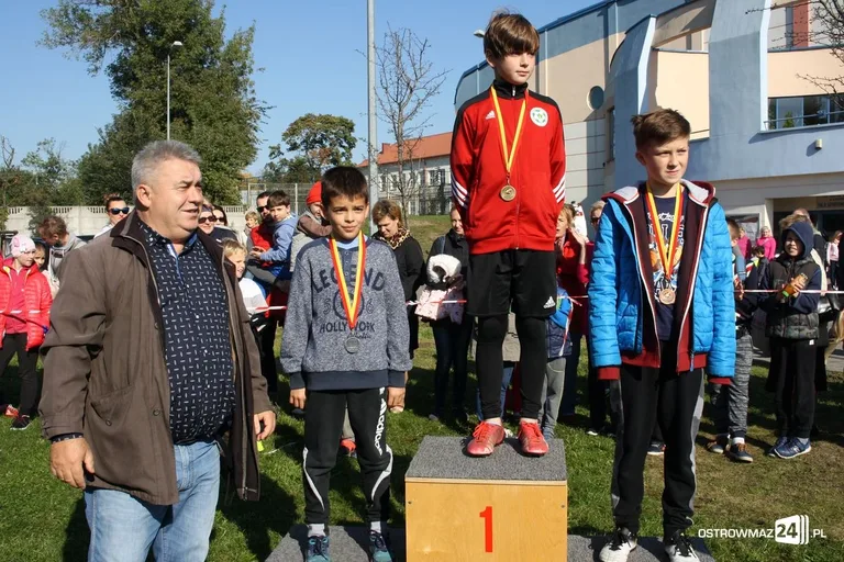Szkolne mistrzostwa miasta w indywidualnych biegach przełajowych (zdjęcia)