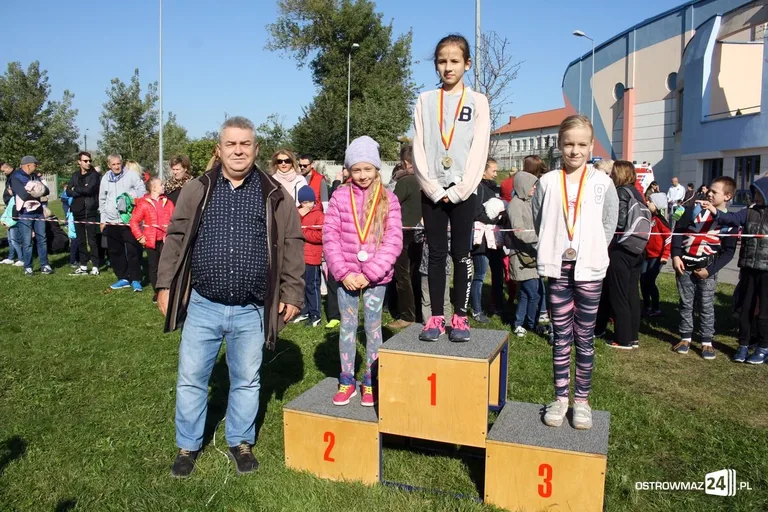 Szkolne mistrzostwa miasta w indywidualnych biegach przełajowych (zdjęcia)