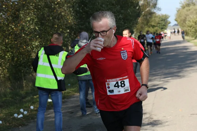 Biegiem oddali hołd marynarzom i ułanom (zdjęcia, wideo)