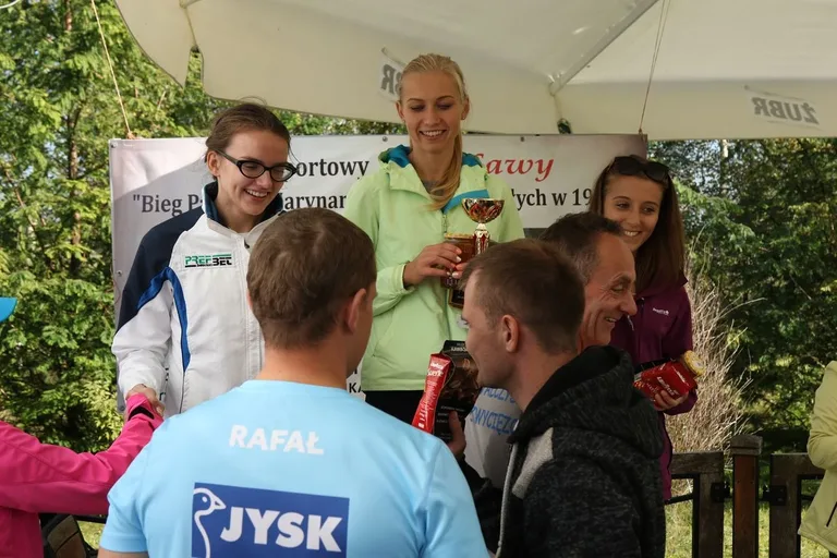 Biegiem oddali hołd marynarzom i ułanom (zdjęcia, wideo)