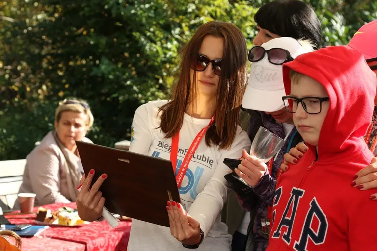 Biegiem oddali hołd marynarzom i ułanom (zdjęcia, wideo)