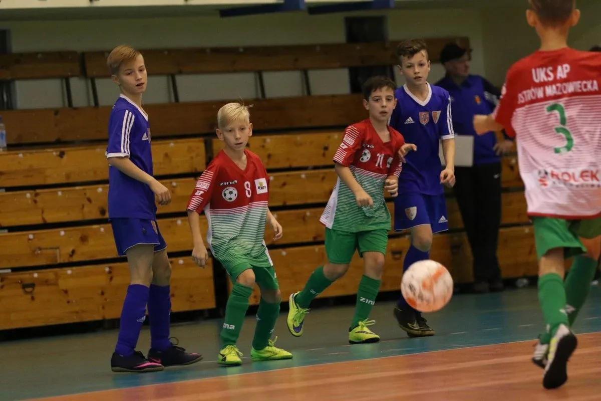 Piłkarze UKS AP na piątkę w "Harabaszu" (zdjęcia, wideo)