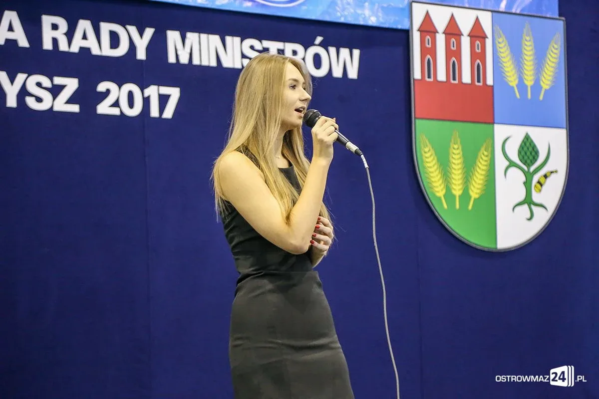 Wręczono stypendia Prezesa Rady Ministrów. Nagrodzono siedmioro uczniów z powiatu ostrowskiego (zdjęcia, wideo)