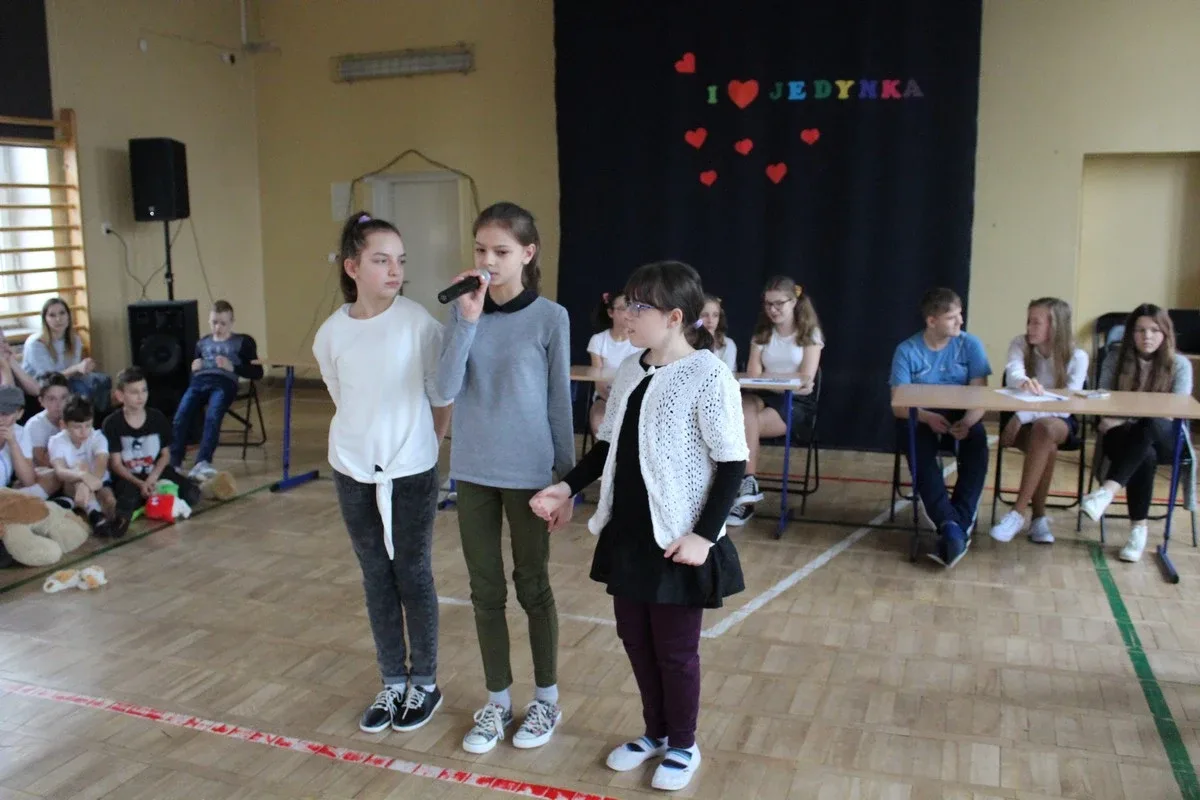 "I love jedynka". Uczniowie lepiej poznali historię szkoły (zdjęcia)