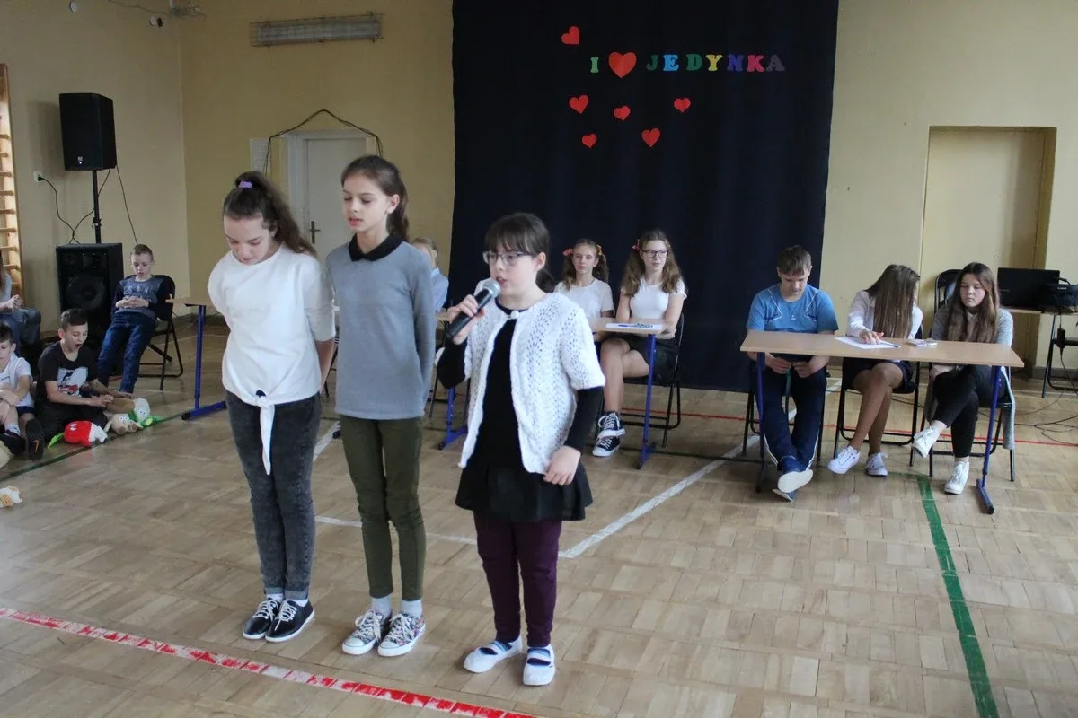 "I love jedynka". Uczniowie lepiej poznali historię szkoły (zdjęcia)