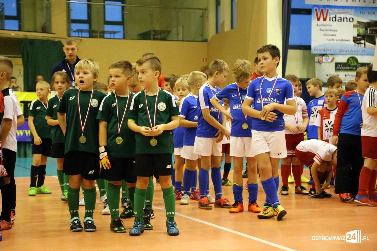 Zacięte boje młodych piłkarzy (zdjęcia, wideo)