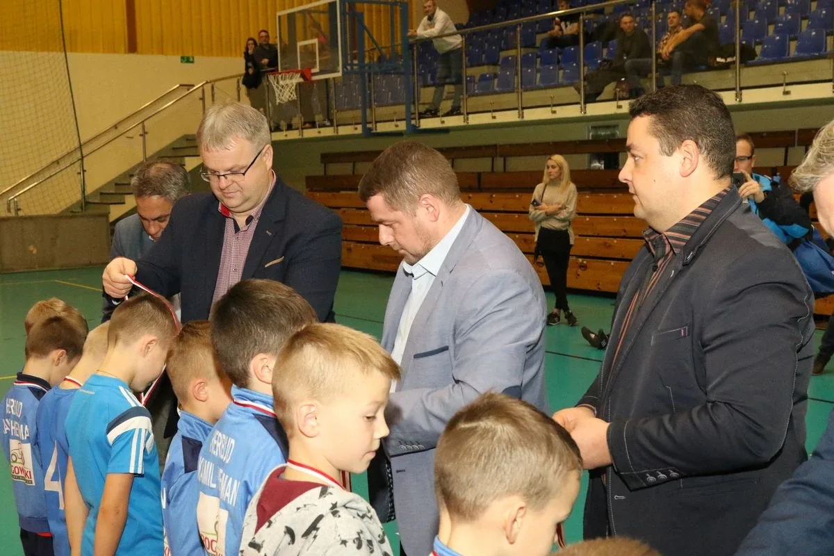 Ambitne boje UKS AP Ostrów Mazowiecka (zdjęcia, wideo)